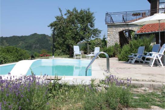 Valtidone-Verde---Immagine4-slider---Piscina